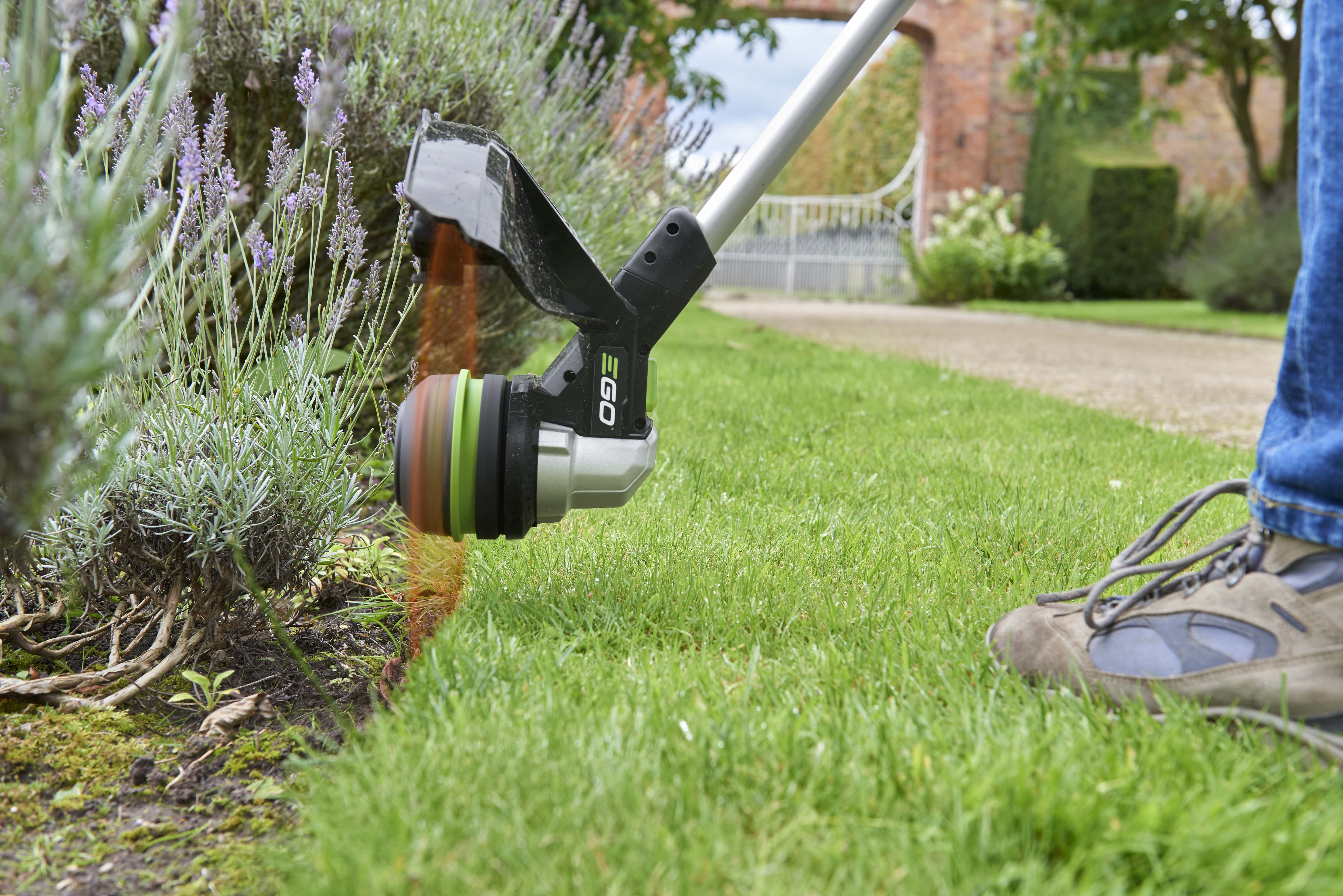 5 Ways a Grass Line Trimmer Creates the Perfect Summer Lawn