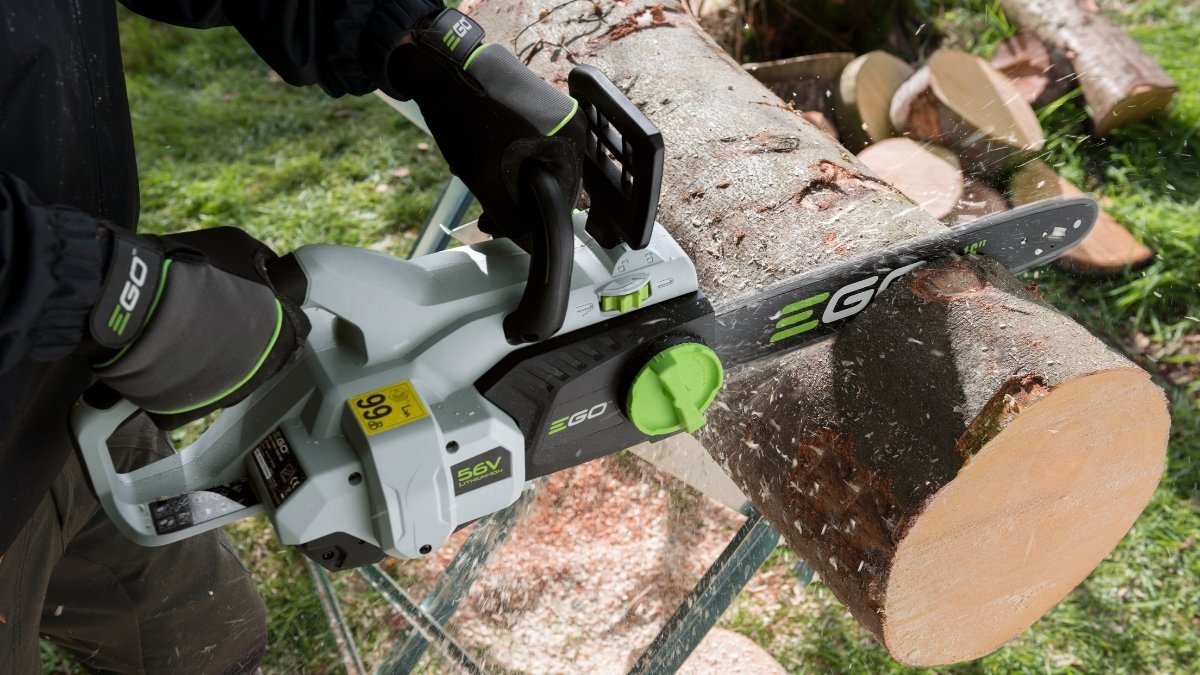 A step-by-step guide to cutting firewood safely